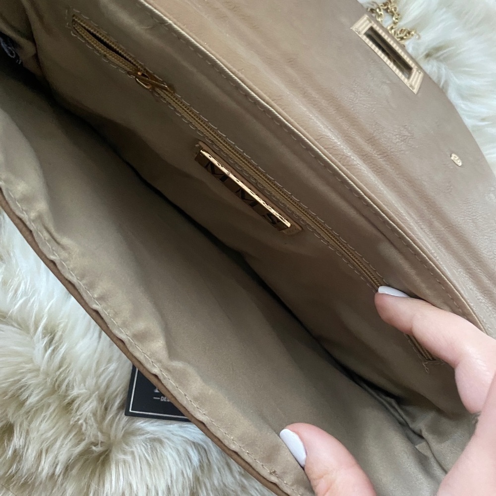 NWT - light tan/brown crossbody bag with gold chain - Picture 3 of 6